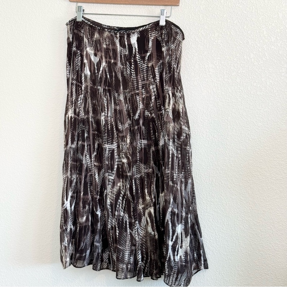 Jones New York Women's Skirt Size 12 Silk Blend  Midi Lined Batik Print Side Zip